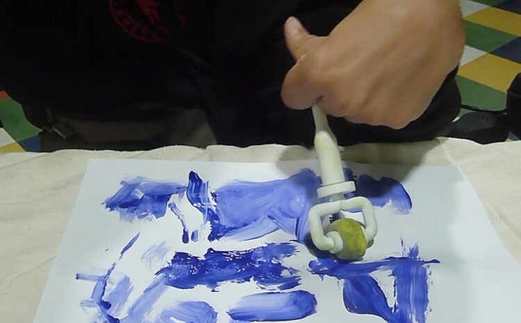  Herramientas de pintura para personas con parálisis cerebral